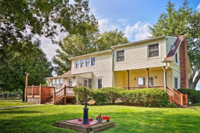 Remodeled Historic Farmhouse about 20 Mi to KC!